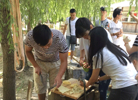 市場(chǎng)部燒烤派對(duì)